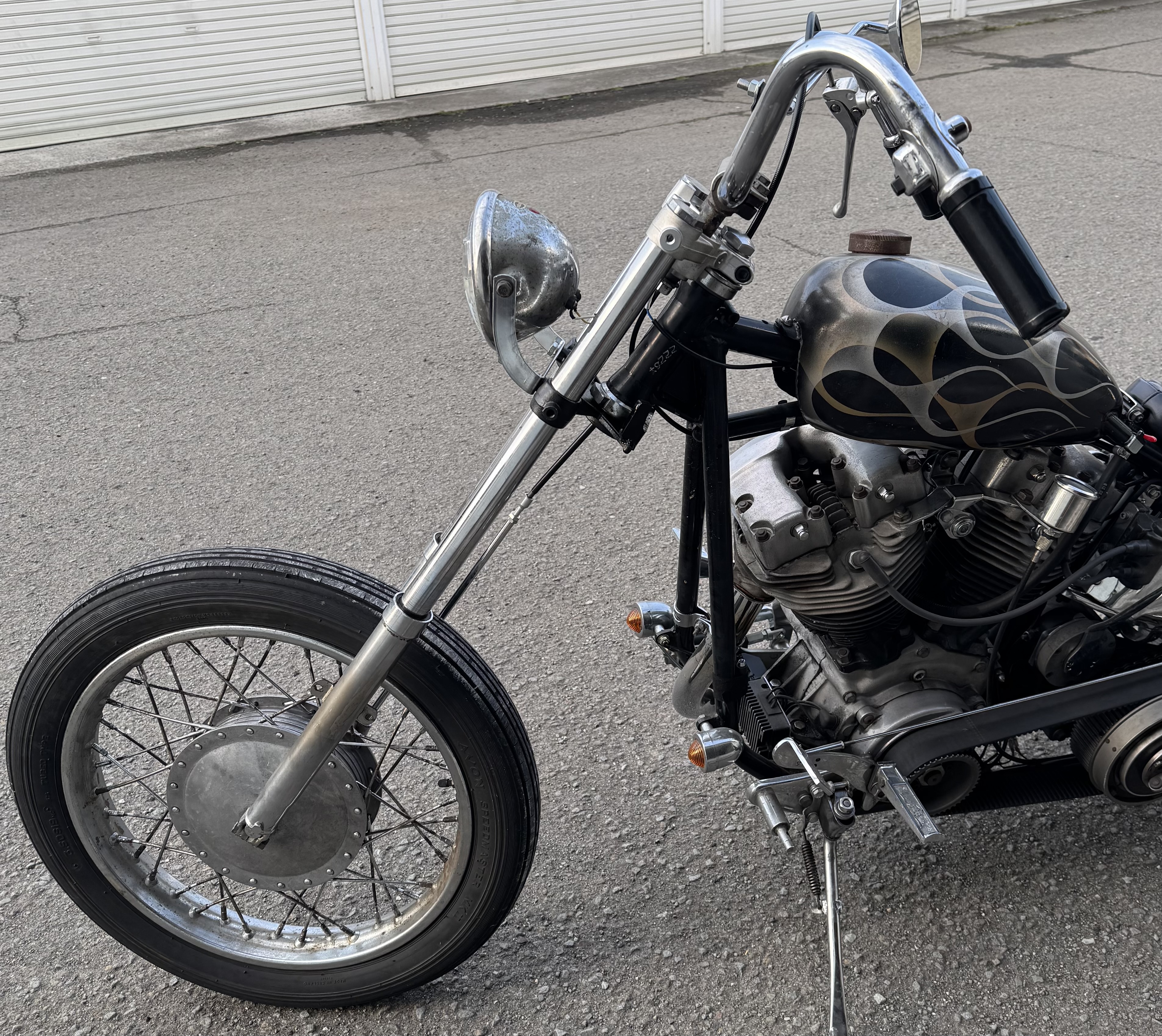 33.4mmフロントフォークを車体に装着した状態で撮影した全体写真