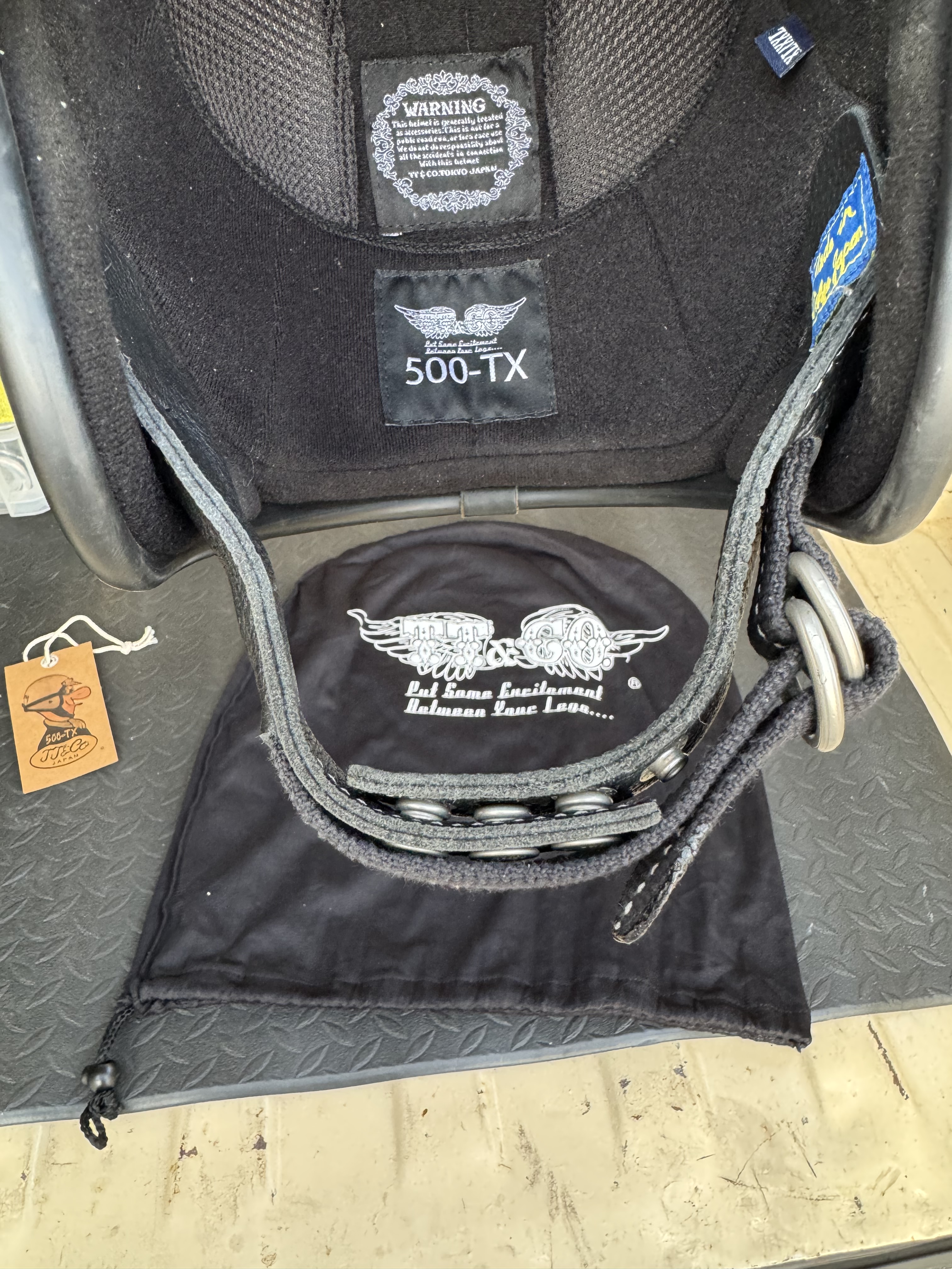 TT&CO 500-TXヘルメットのダブルストラップ構造