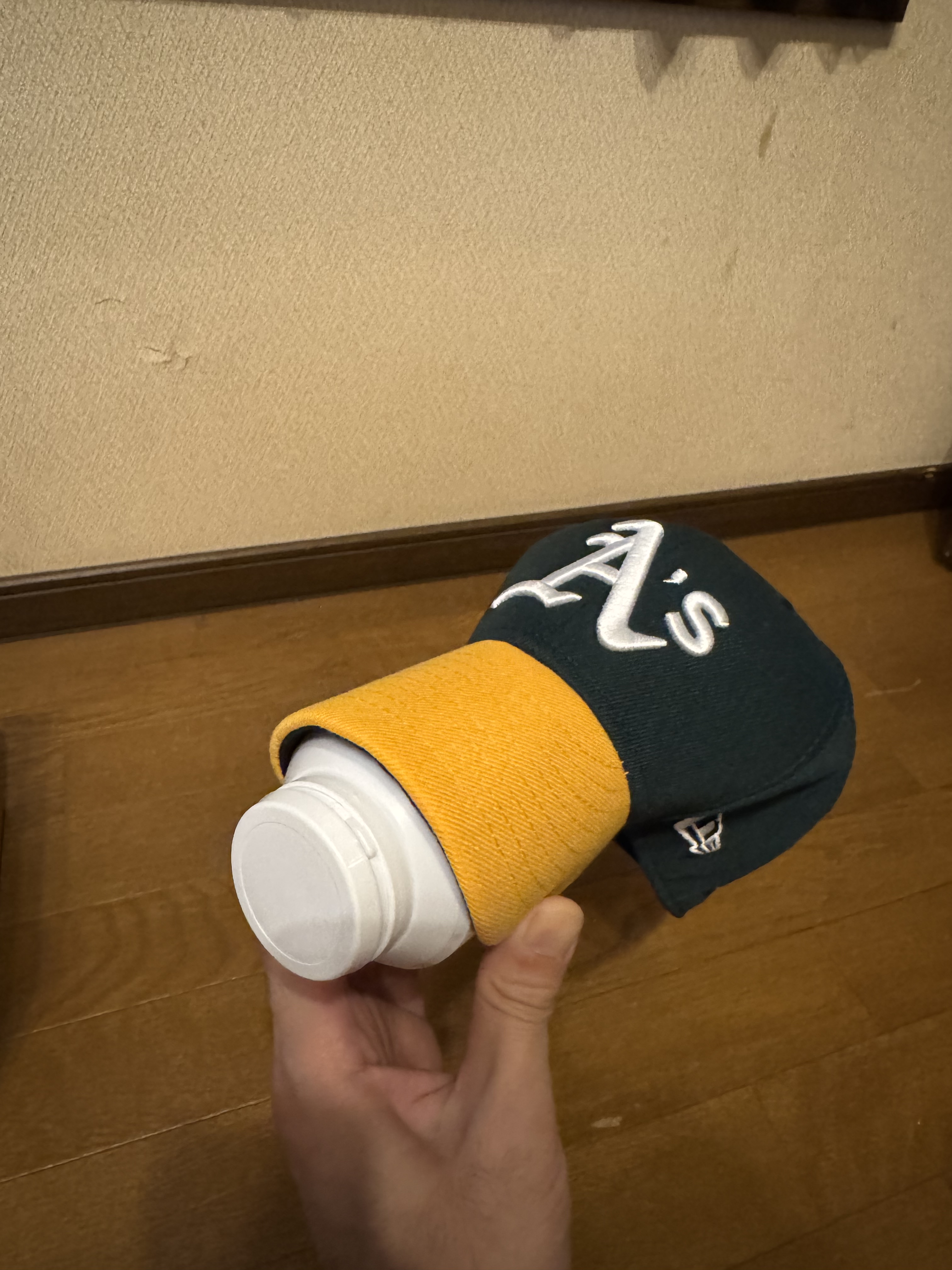NEW ERA 59FIFTYキャップ ツバをガムボトルに巻きつけて綺麗なカーブを作る方法