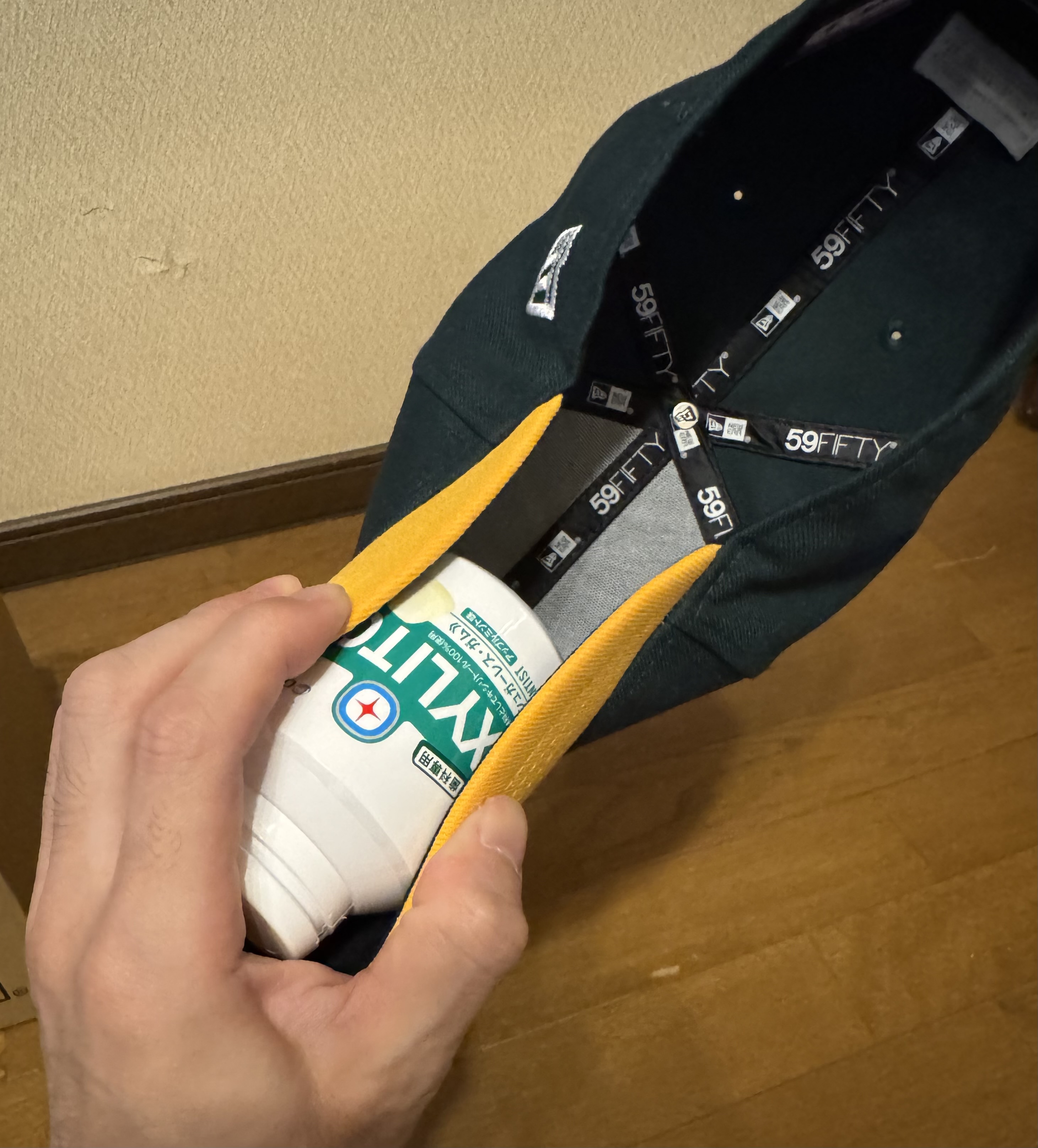 NEW ERA 59FIFTYキャップ ツバを手で曲げずに綺麗なカーブを作る ガムボトル活用例