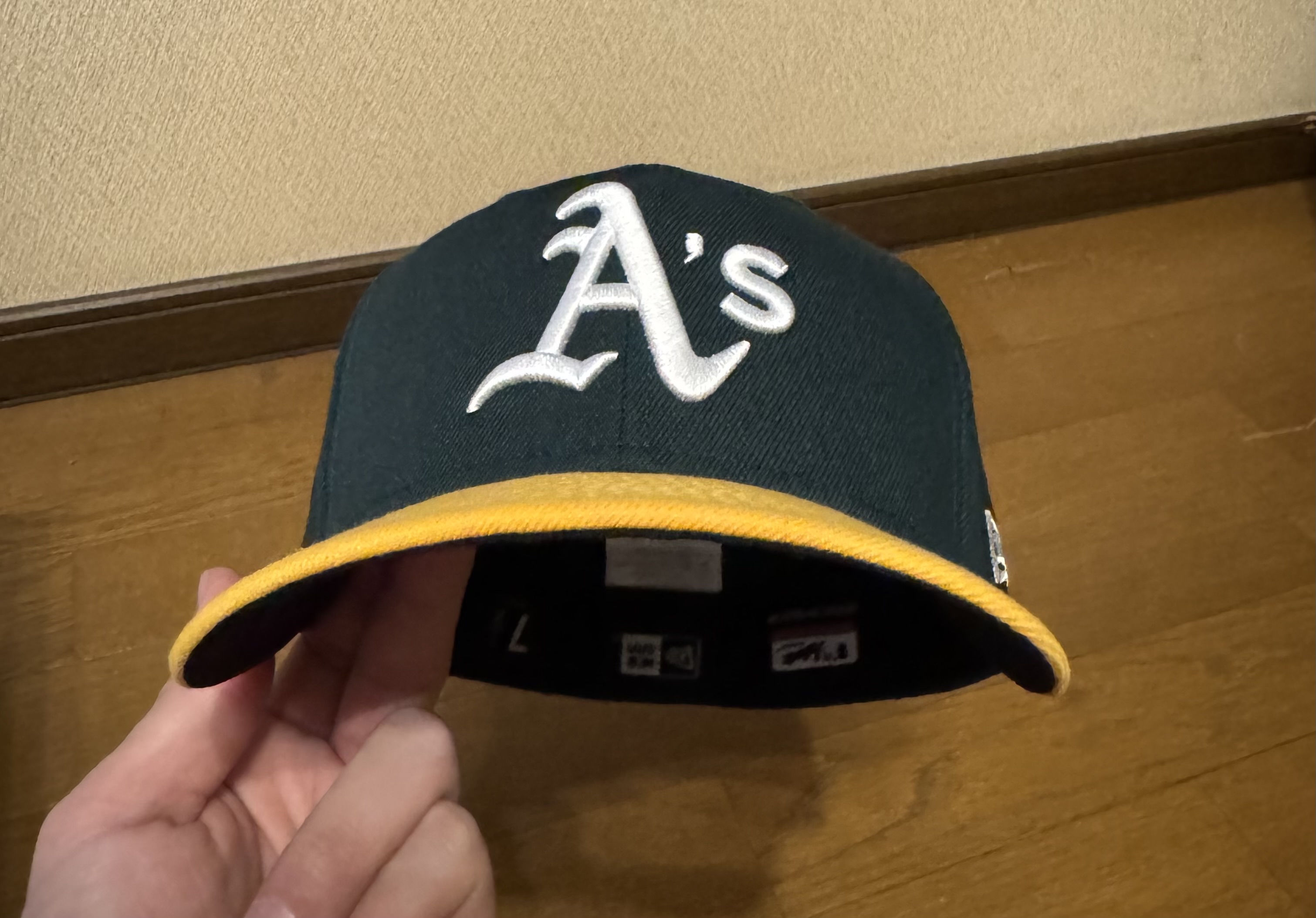 NEW ERA 59FIFTYキャップ 自分の頭にフィットさせた後の自然なバイザーカーブ