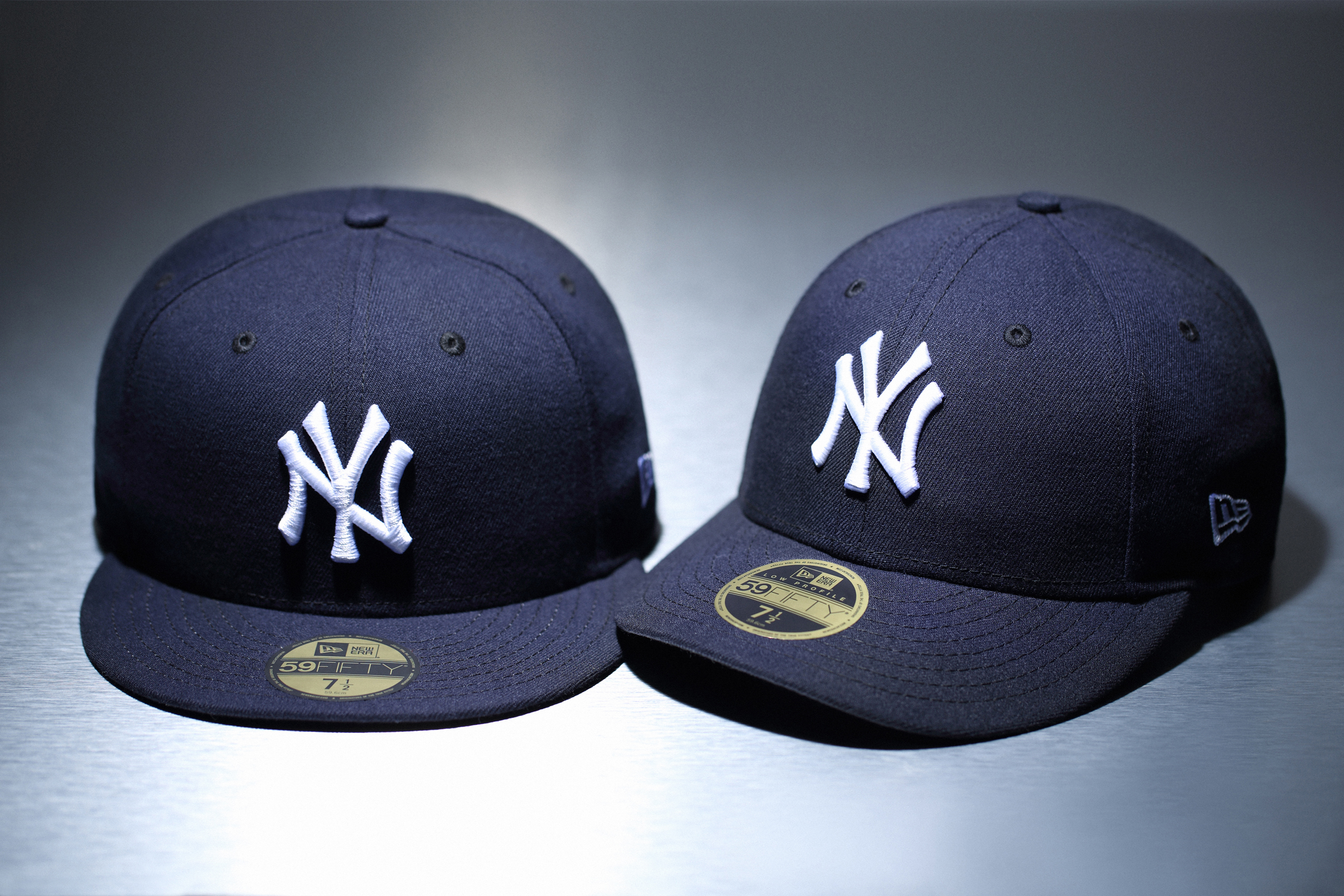 ニューエラの59FIFTYとLP 59FIFTYの比較。左が59FIFTY、右がLPモデル