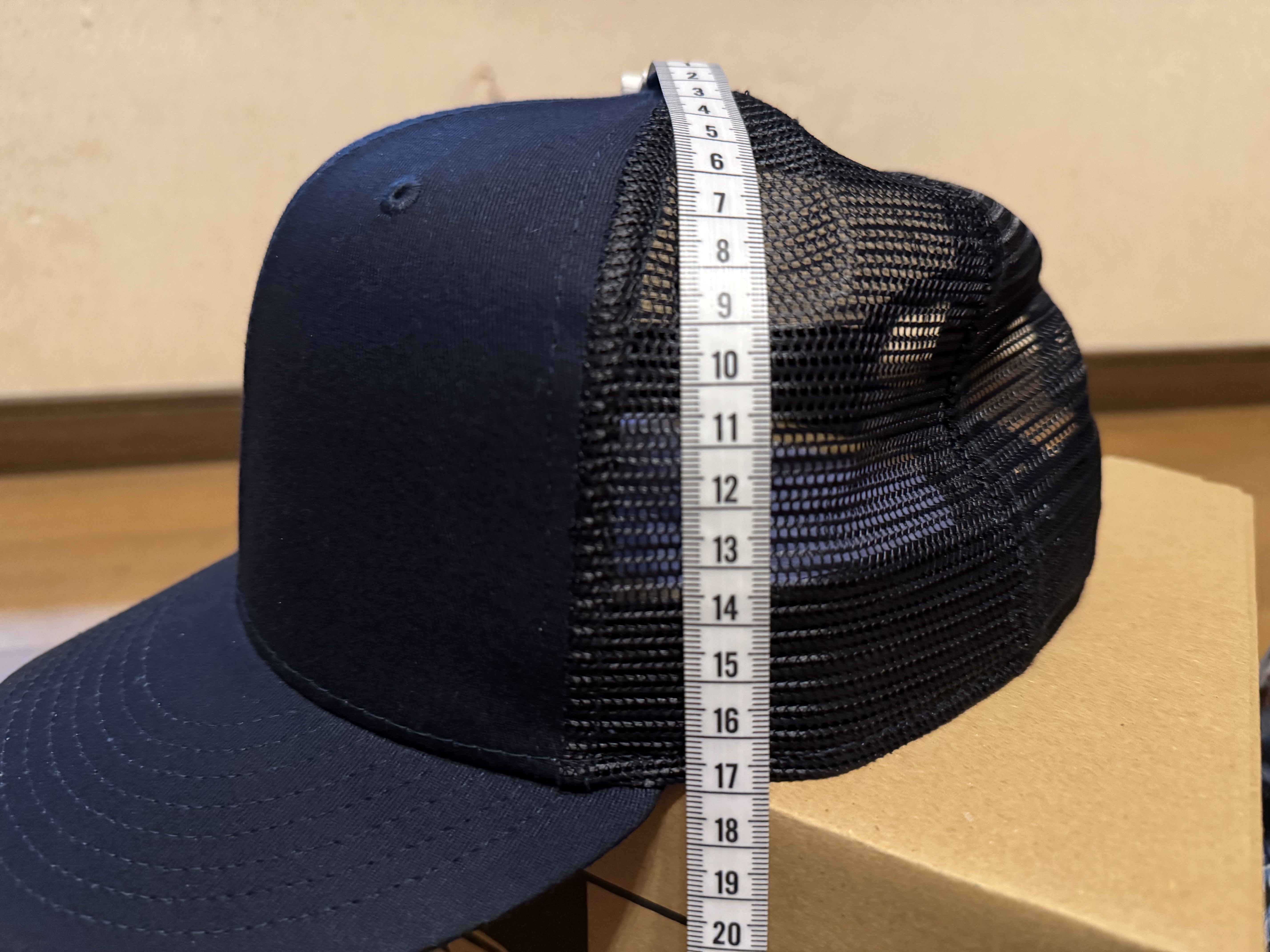 NEW ERA 9FIFTYキャップ クラウンの深さを実測 17cm メッシュタイプはやや浅め