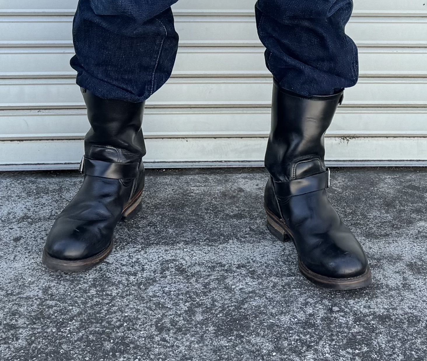 レッドウィングPT91にデニムをインしたバイカースタイルの正面からの見え方