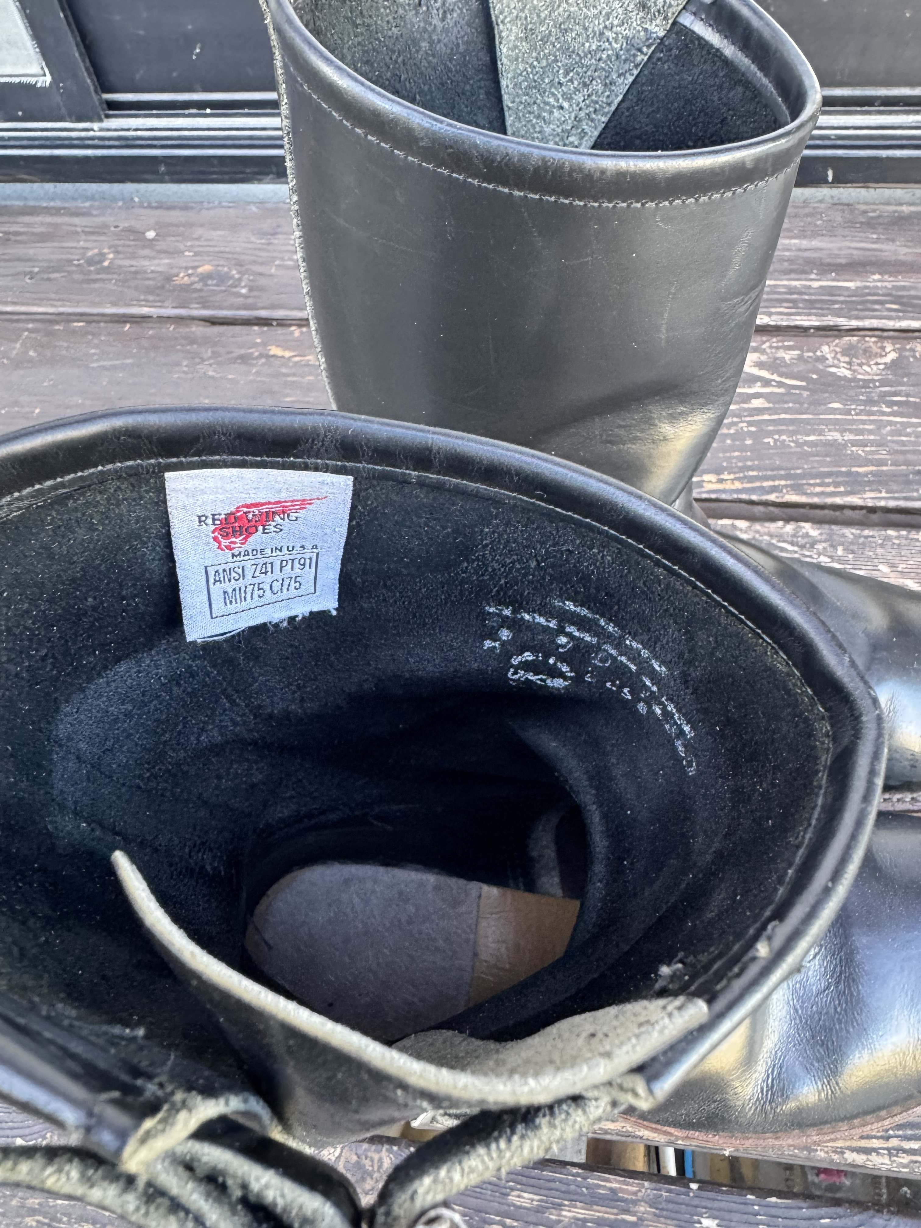 レッドウィングのエンジニアブーツ内部にある「ANSI Z41 PT91」と「MADE IN U.S.A.」のプリントタグ