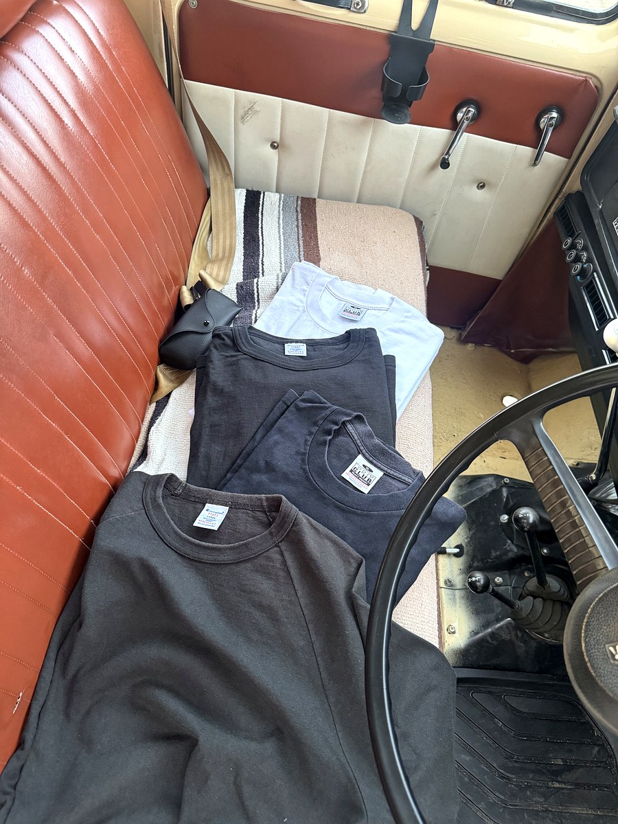 PRO CLUBとChampion T1011のヘビーウェイトTシャツ4枚を赤シートに並べたまとめカット