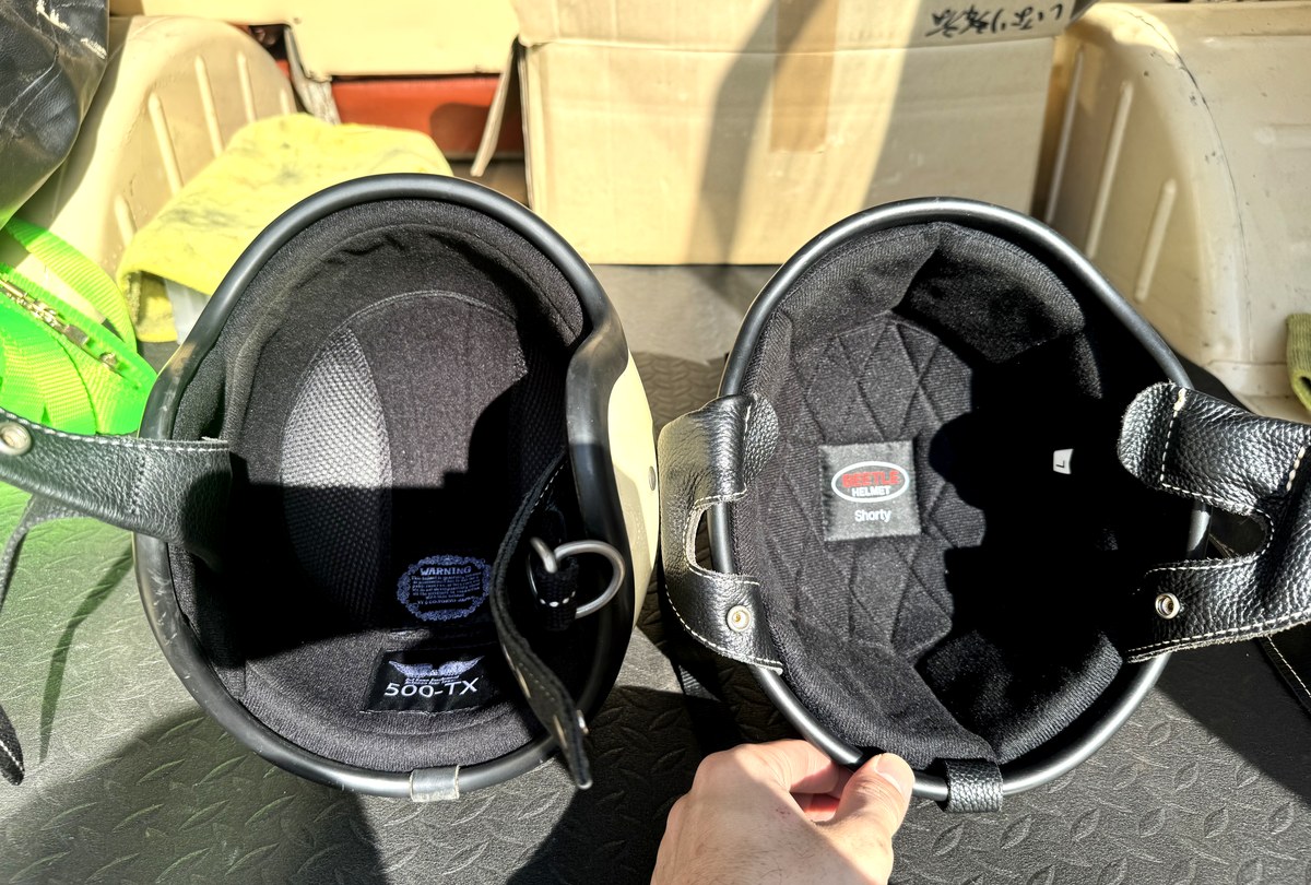 SHORTY4とTT&CO 500TXの内装を並べて構造を比較した写真