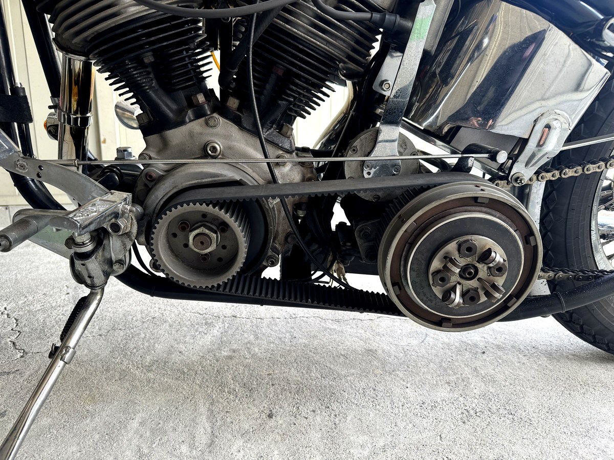 ショベルヘッドのオープンプライマリーとベルト駆動 乾式クラッチ カスタム仕様