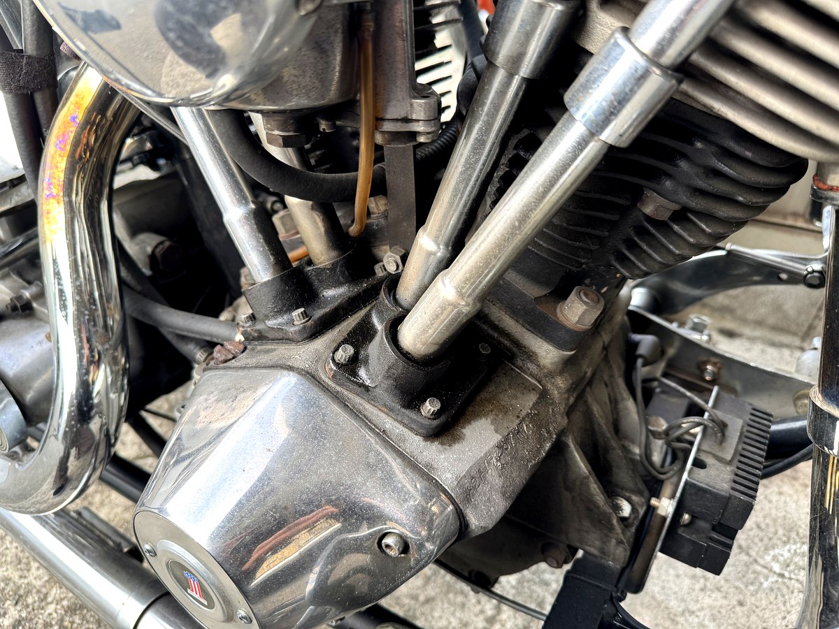 ショベルヘッドのプッシュロッドカバー周辺のオイル滲み確認 Oリング劣化