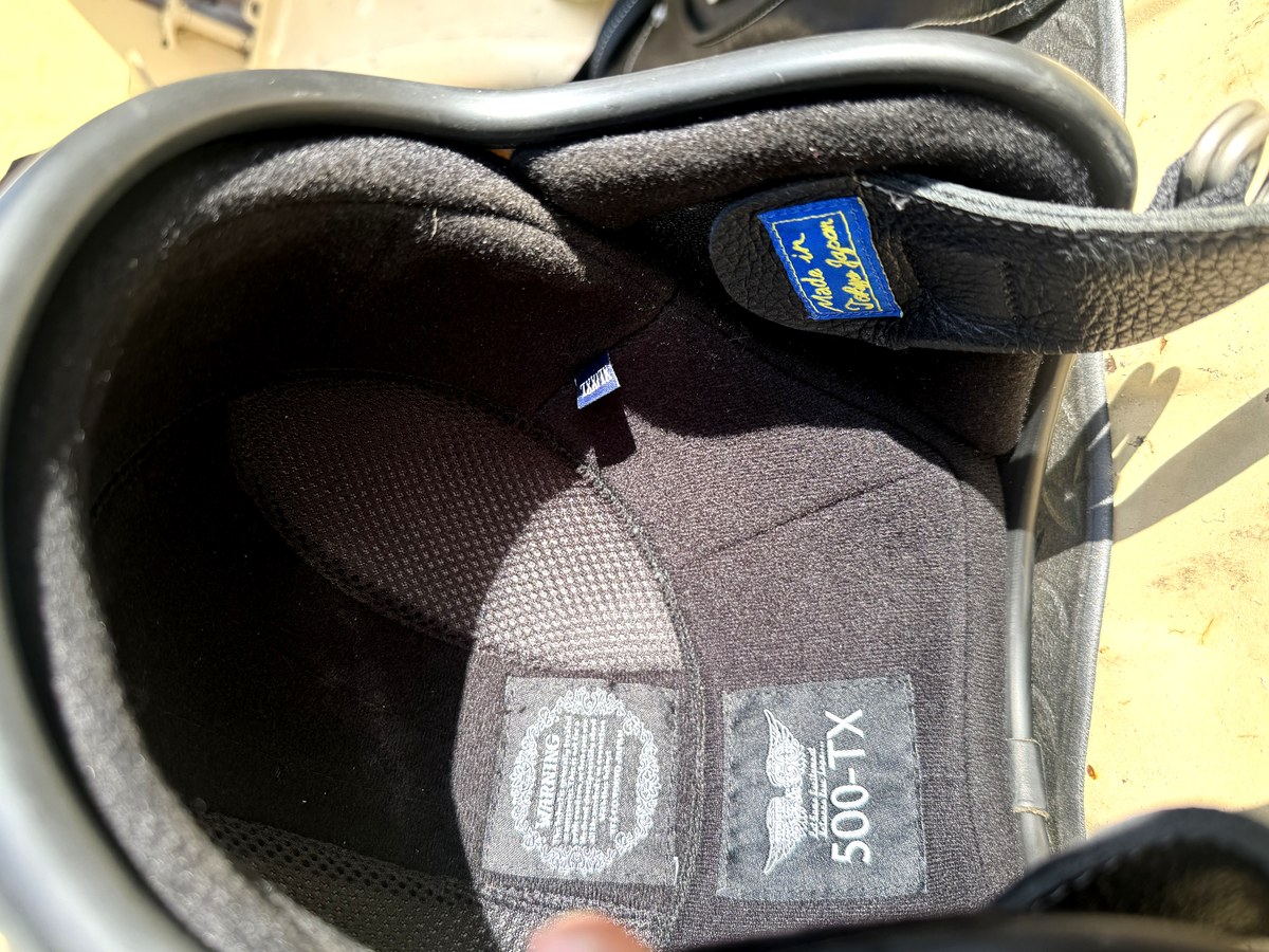 TT&CO 500TXの内装ライナーのクローズアップ