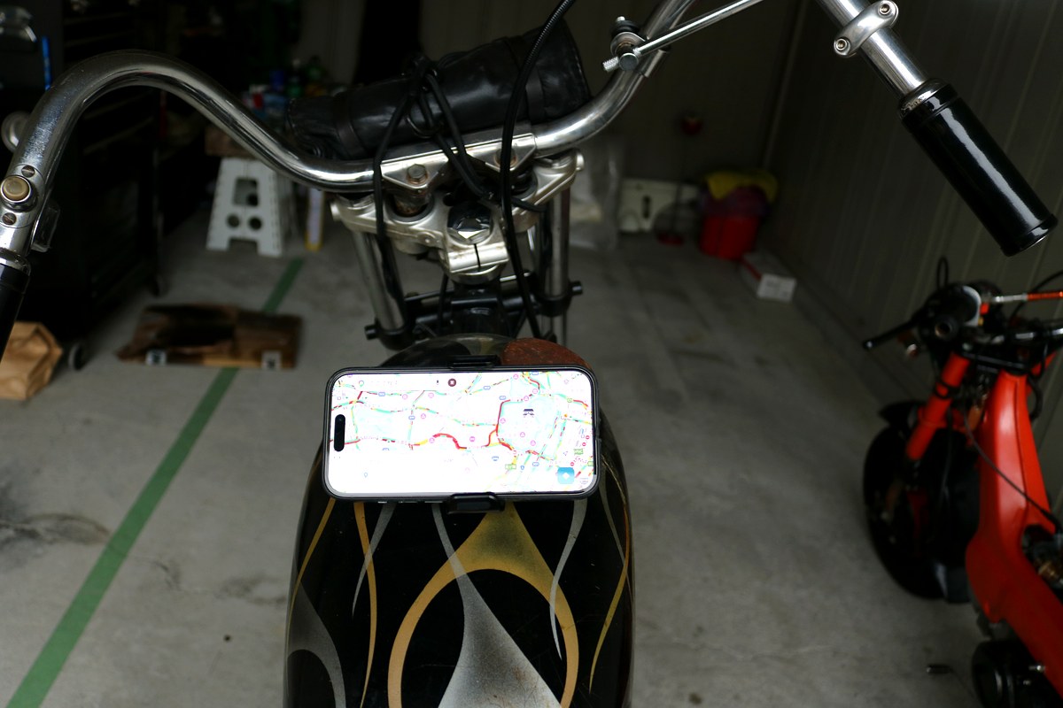 ショベルヘッドの乗車視点で見たKaedearマグタンクのナビ