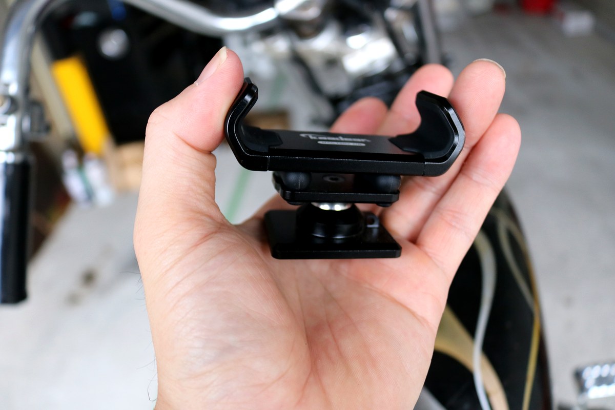 Kaedear マグタンクを手のひらに乗せたサイズ感