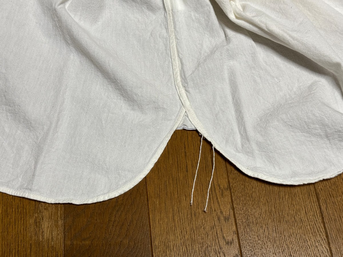 バズリクソンズBR25996の裾脇に入ったガセットとラウンドヘム