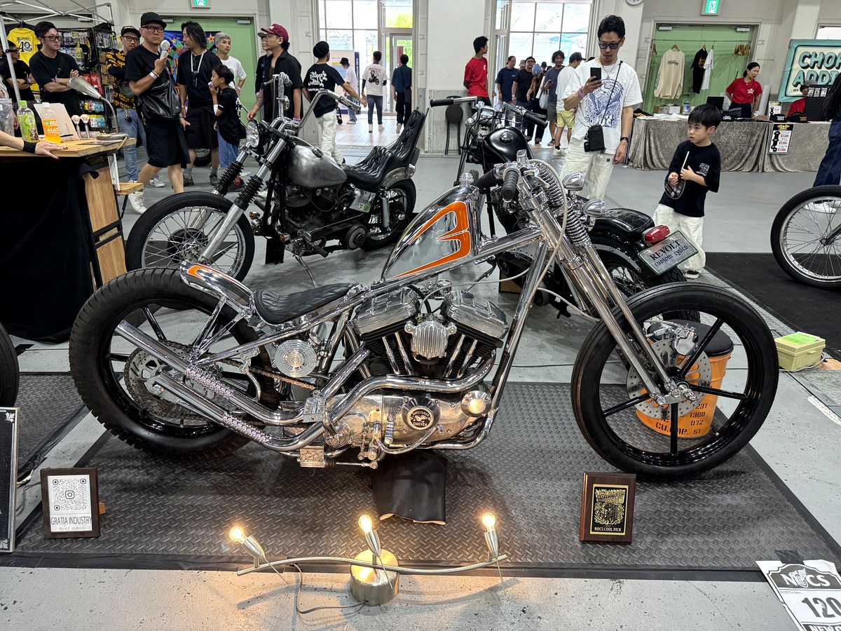 キャンドルを並べた演出のチョッパー展示