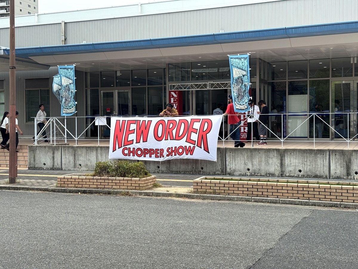 ニューオーダーチョッパーショー2026の会場外観と看板 神戸国際展示場