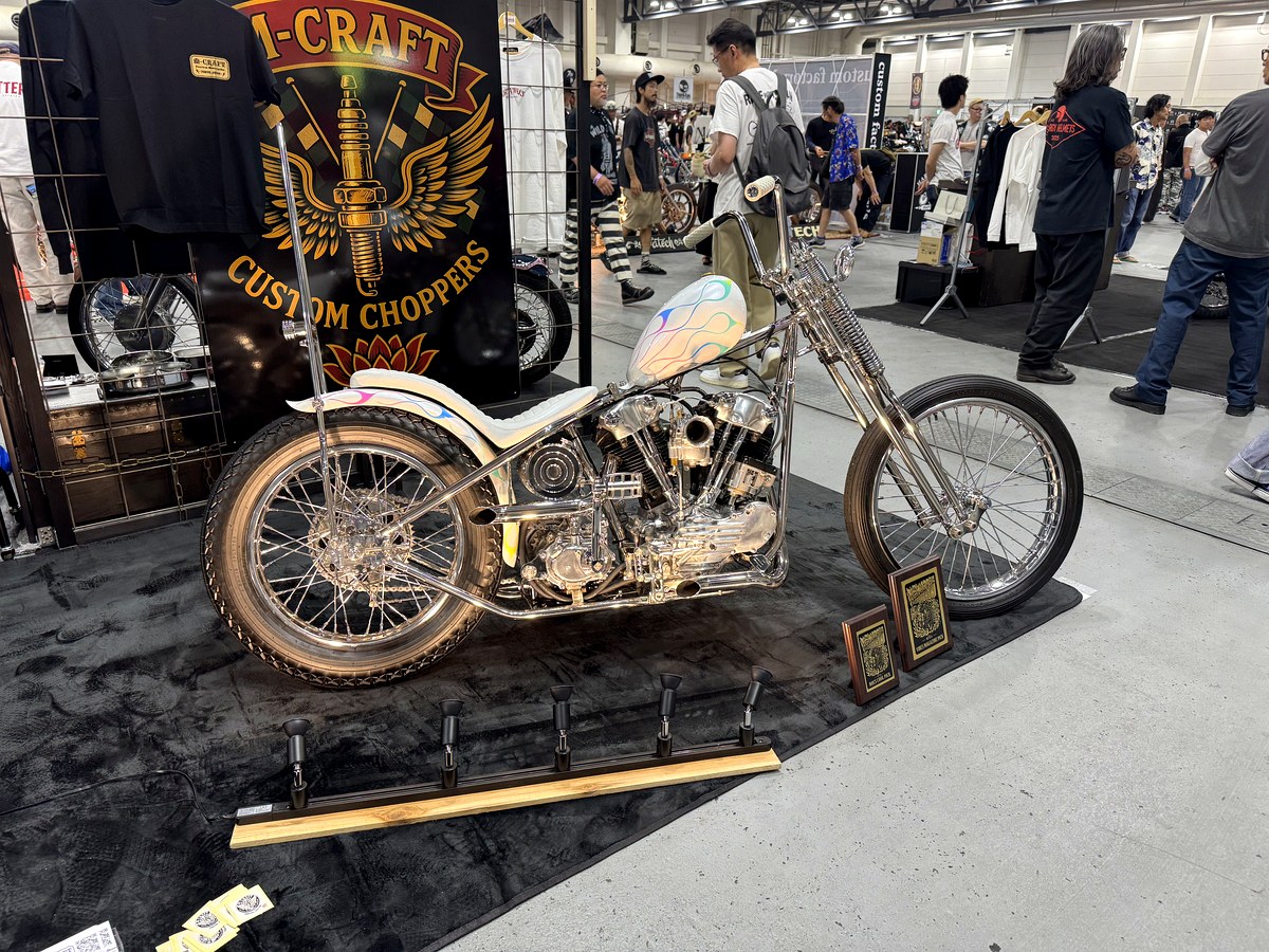 M-CRAFT CUSTOM CHOPPERSのブースと展示車両